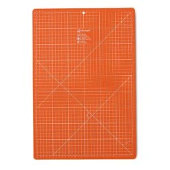 Base De Corte Naranja 30x45cm. Prym