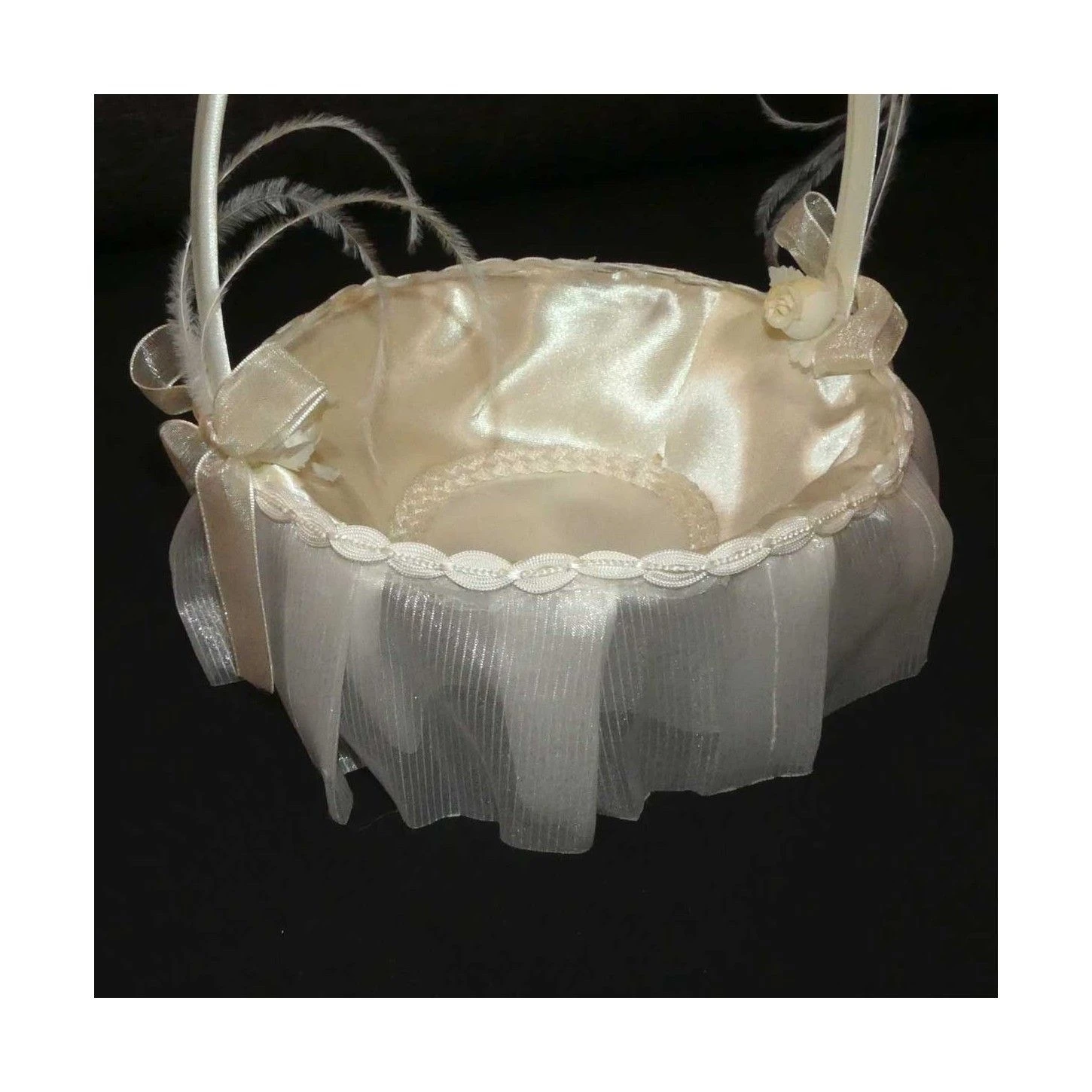 Cesta Para Ceremonia Arras Organza Y Plumas 16x16x18cm 4 Cesta Para Ceremonia Arras Organza Y Plumas 16x16x18cm - Imagen 2