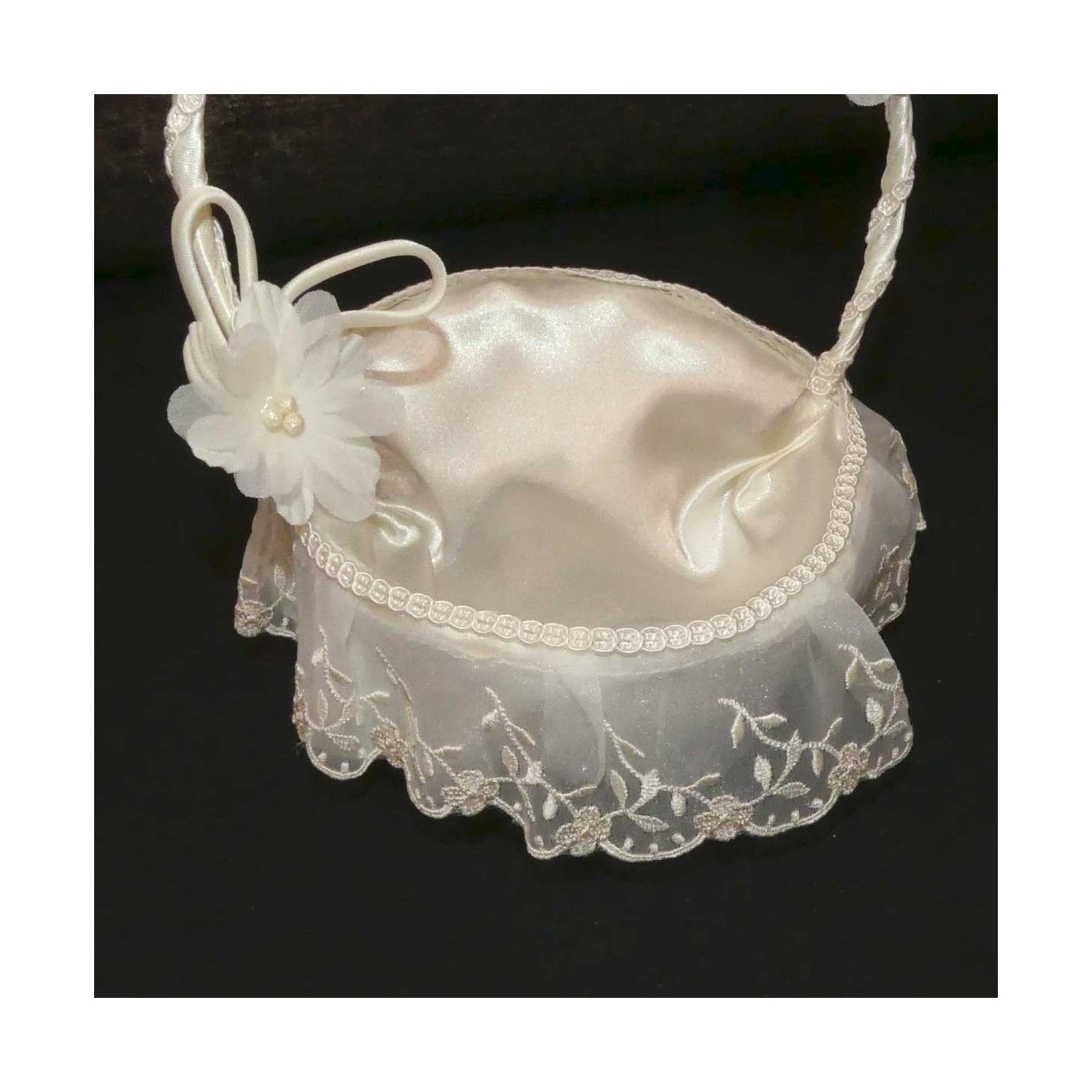 Cesta Para Ceremonia Con Bordados Marfil 12x16x18cm 4 Cesta Para Ceremonia Con Bordados Marfil 12x16x18cm - Imagen 2