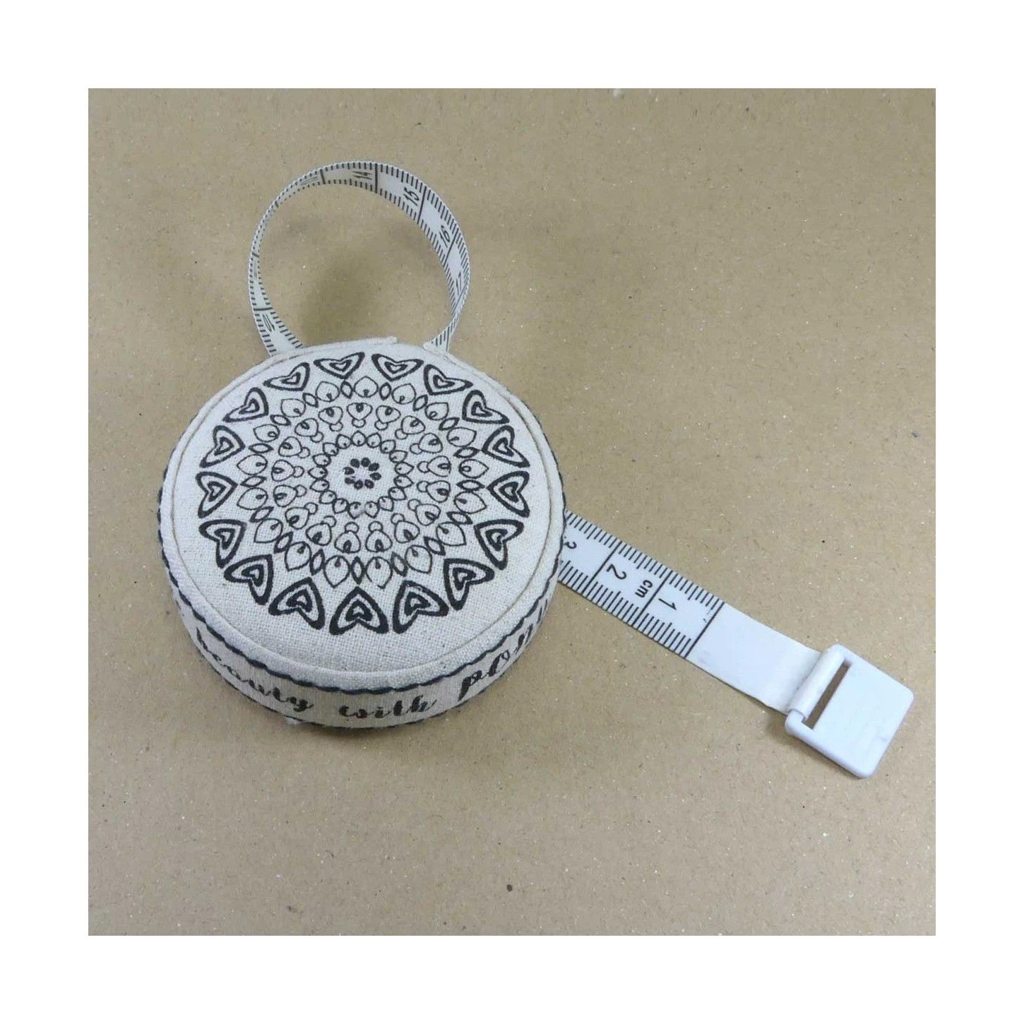 Cinta Métrica Retráctil Acolchada Y Estampado étnico 3 Cinta Métrica Retráctil Acolchada Y Estampado étnico
