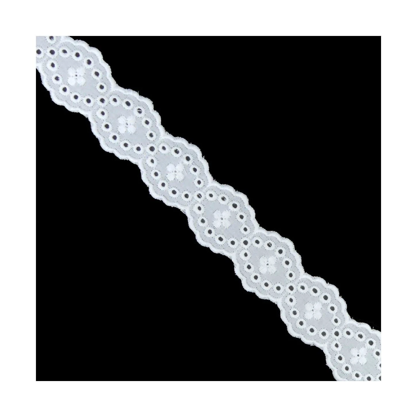 Entredós Bordado Blanco Flor 25mm. Conjunto 33 3 Entredós Bordado Blanco Flor 25mm. Conjunto 33