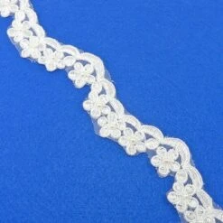Galón Bordado Flores Con Perlas 3cm. Blanco Roto