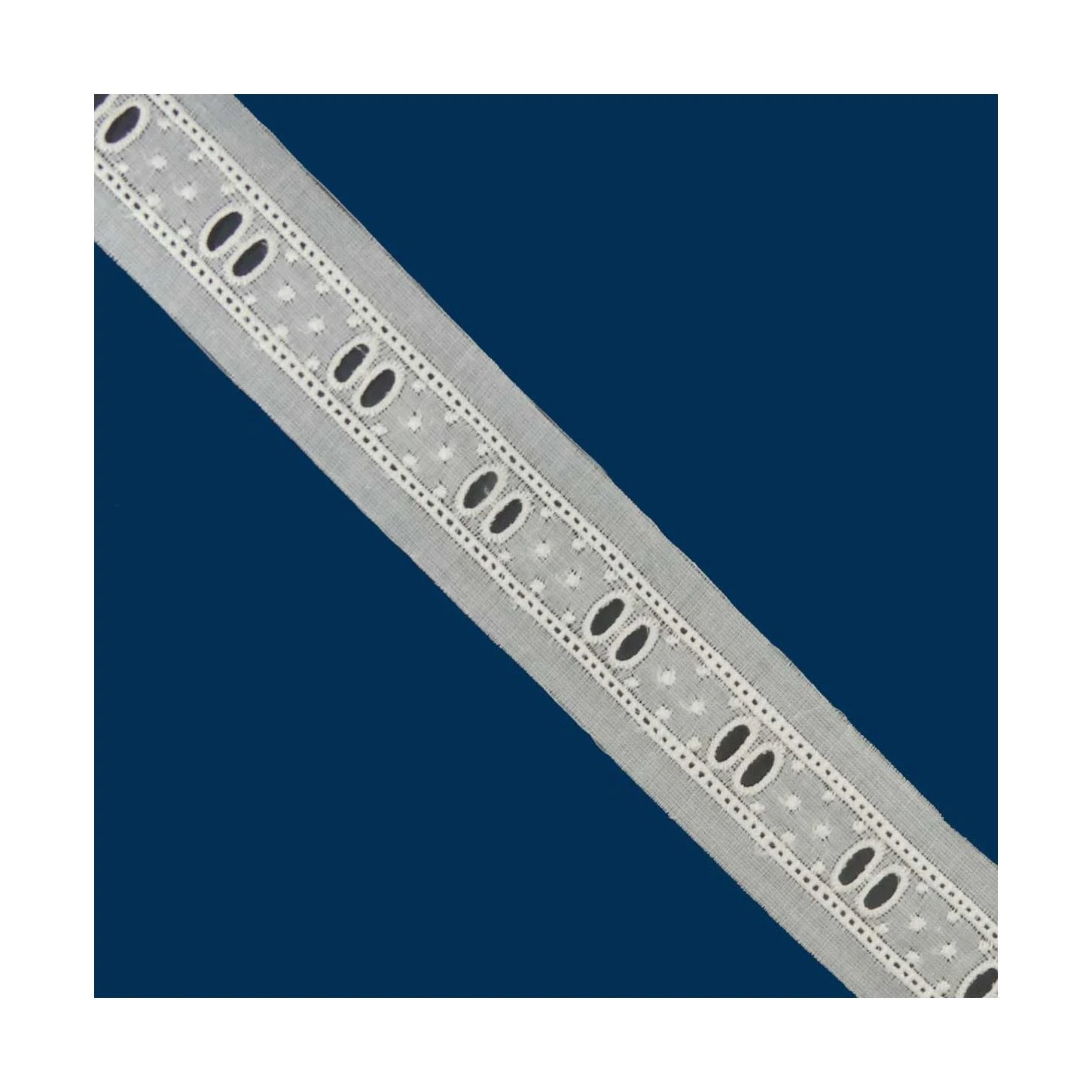 Pasacintas Bordado Algodón Beig 1,8cm. Conjunto 11 3 Pasacintas Bordado Algodón Beig 1,8cm. Conjunto 11