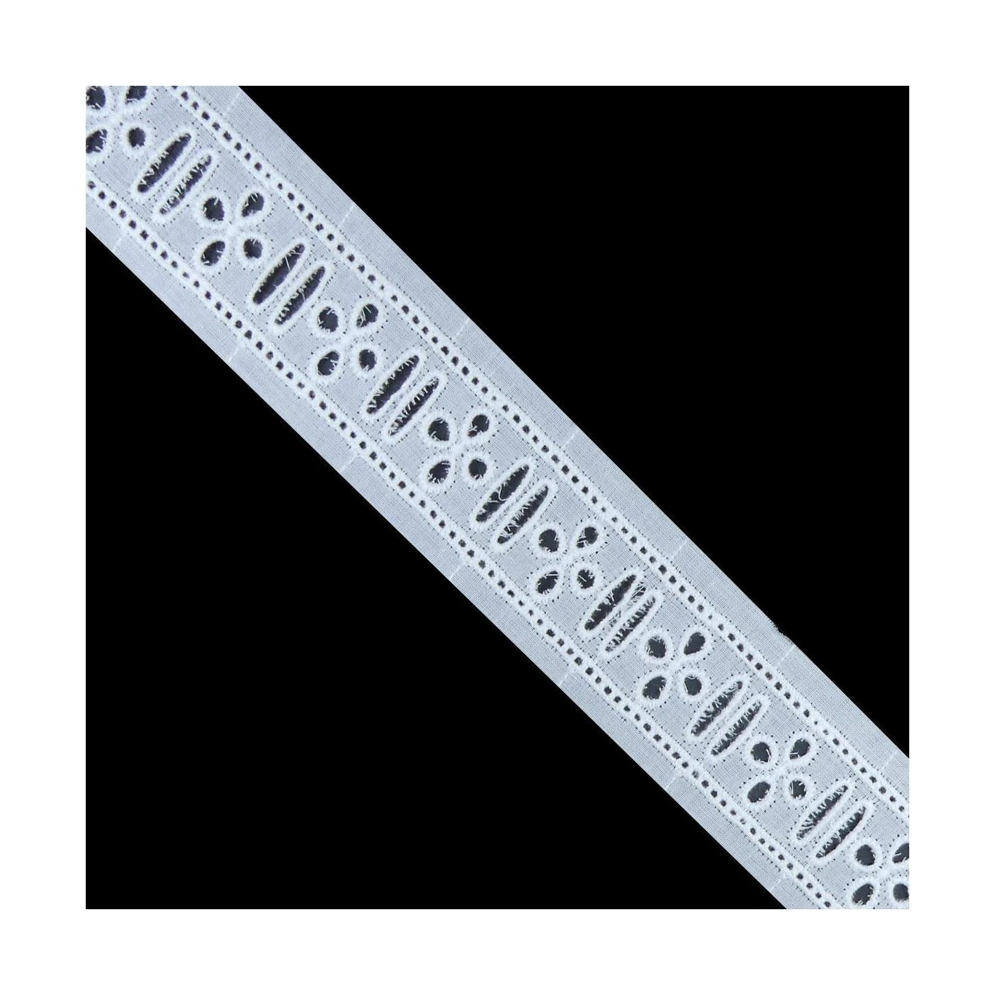 Pasacintas Bordado Blanco 2,6cm. Conjunto 8 3 Pasacintas Bordado Blanco 2,6cm. Conjunto 8