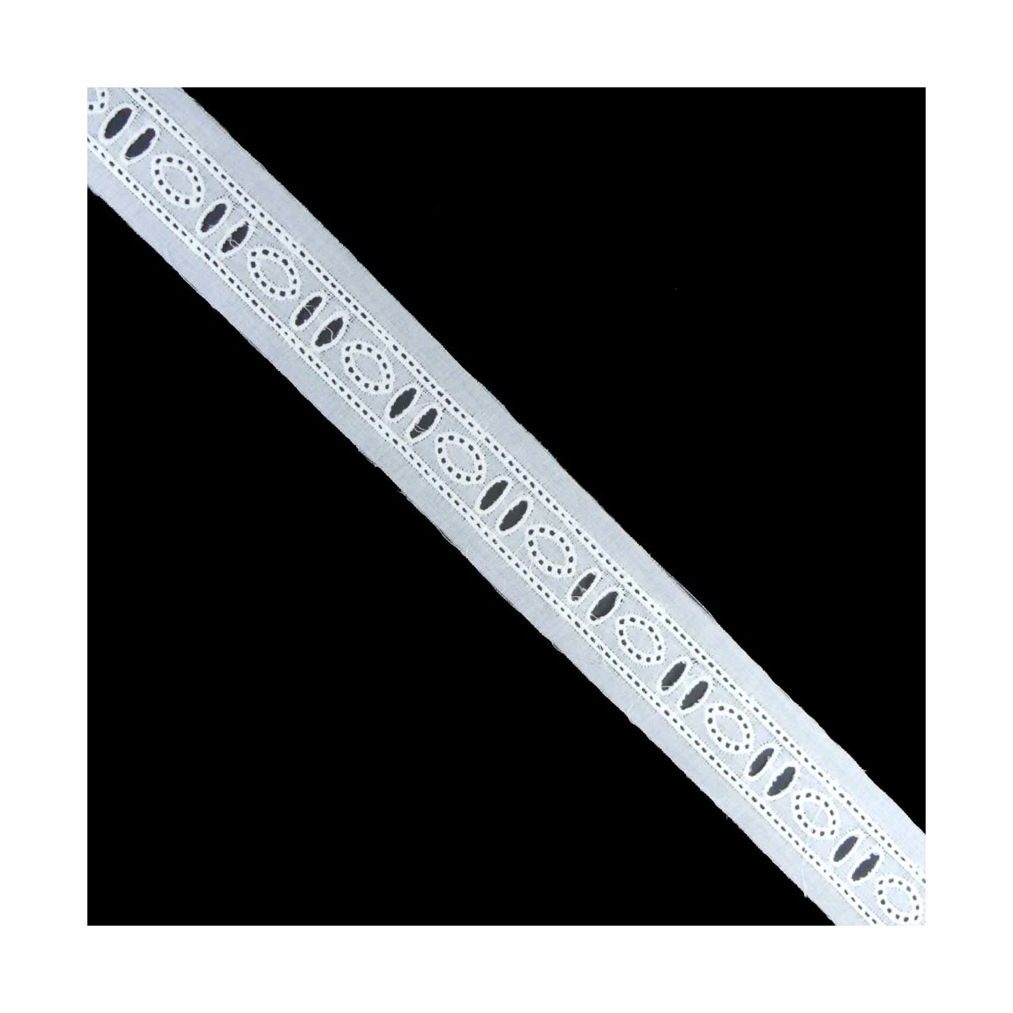 Pasacintas Bordado Blanco óvalo 2cm. Conjunto 56 3 Pasacintas Bordado Blanco óvalo 2cm. Conjunto 56