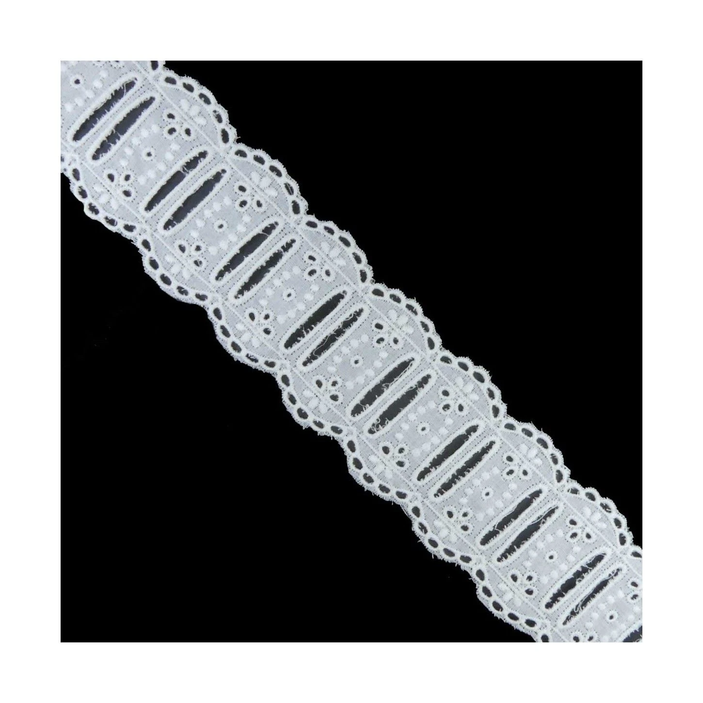 Pasacintas De Tira Bordada Blanco 48mm. Flores 3 Pasacintas De Tira Bordada Blanco 48mm. Flores