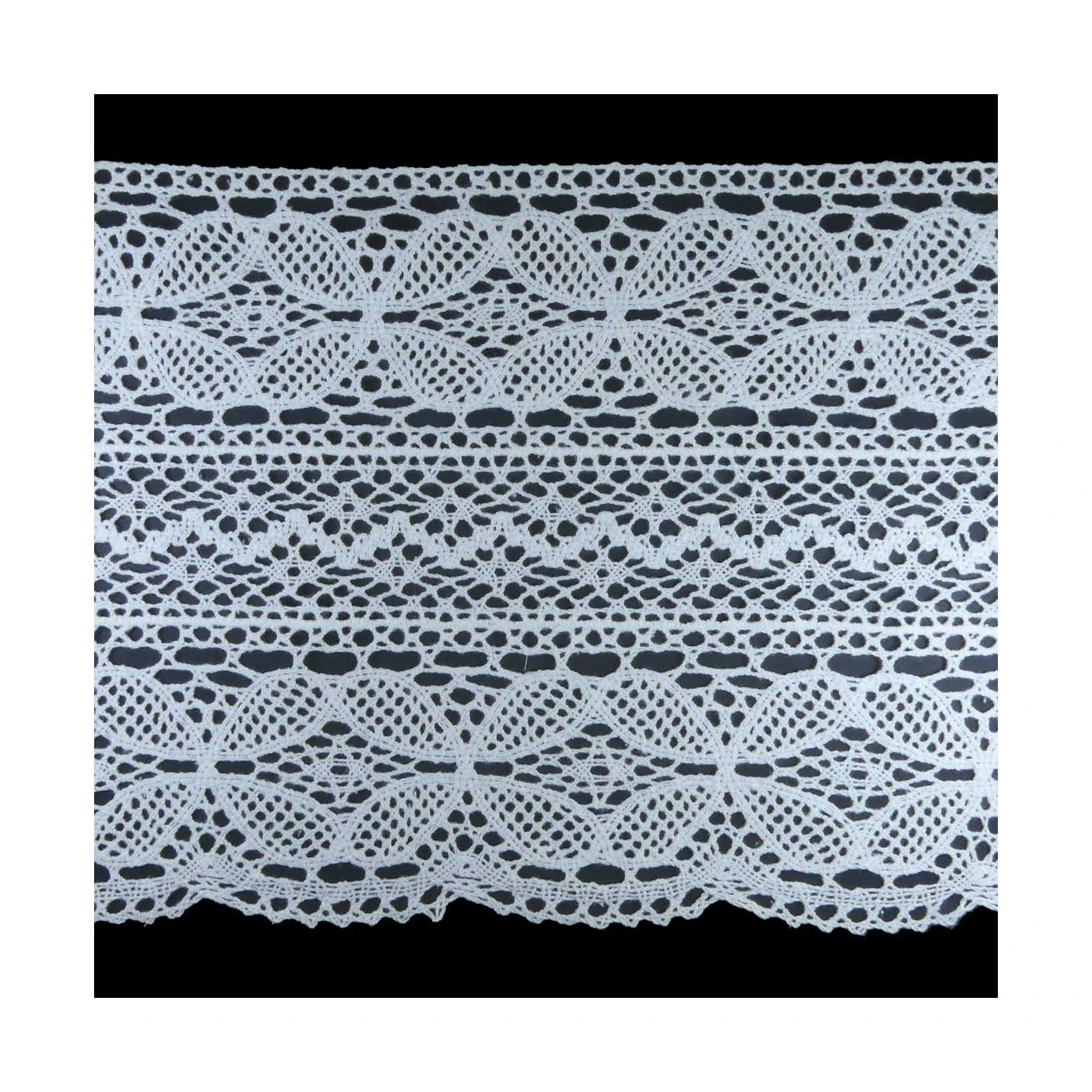 Puntilla Bolillo Blanca Extra Ancha. Flor Cuatro Pétalos 3 Puntilla Bolillo Blanca Extra Ancha. Flor Cuatro Pétalos