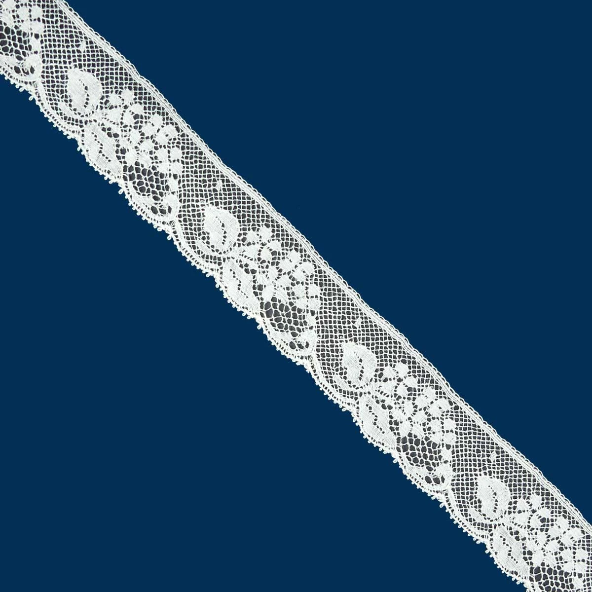 Puntilla Valencienne Blanco Roto 2,4cm. Conjunto 4 3 Puntilla Valencienne Blanco Roto 2,4cm. Conjunto 4