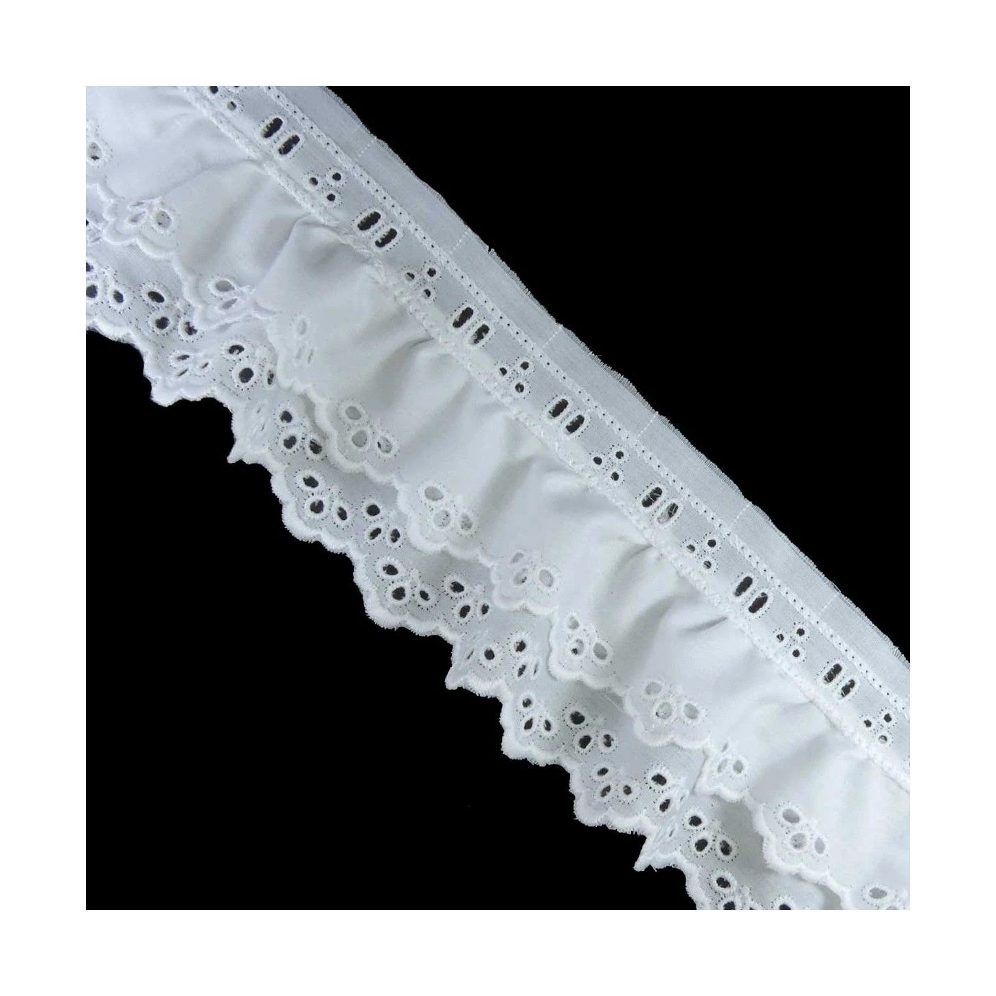 Tira Bordada Fruncida Doble Blanco 6cm. 3 Pétalos 3 Tira Bordada Fruncida Doble Blanco 6cm. 3 Pétalos