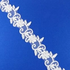 Tira Guipur Con Forma De Ramos Y Flores. Blanco Roto